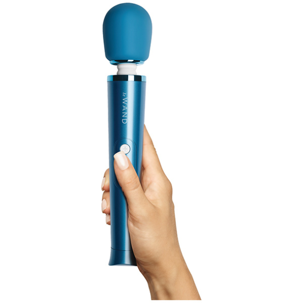 Le Wand Petite Rechargeable Massager - Image 3