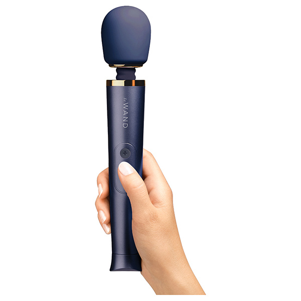 Le Wand Petite Rechargeable Vibrating Massager - Image 4